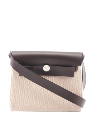 Hermès Pre-Owned 2025 Military Toile and Vache Hunter Herbag Zip 20 crossbody bag - Neutrals