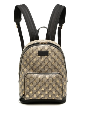 Gucci Pre-Owned 2016-2026 Small GG Supreme Bee backpack - Neutrals