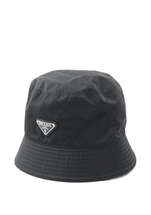 Prada Pre-Owned 2010s logo-plaque bucket hat - Black