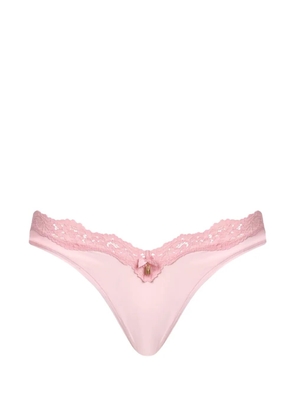 Moschino lace-trim logo-charm thong - Pink
