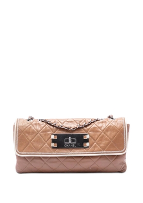 CHANEL Pre-Owned 2008-2009 Quilted Aged Lambskin Reissue 2.55 East West Flap shoulder bag - Brown