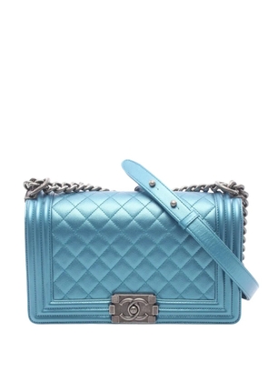 CHANEL Pre-Owned 2017-2018 Quilted Metallic Caviar Boy Flap shoulder bag - Blue