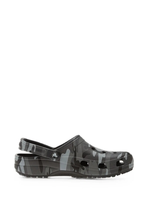 Crocs Classic camouflage-print clogs - Black