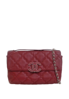 CHANEL Pre-Owned 2012-2013 CC Quilted Calfskin Double Stitch Hamptons Flap satchel - Red