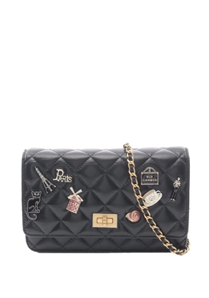 CHANEL Pre-Owned 2018 Quilted Lambskin Reissue 2.55 Charms Wallet On Chain crossbody bag - Black