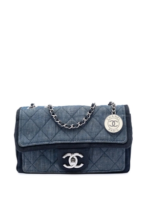 CHANEL Pre-Owned 2014 Small Bicolor Quilted Denim Medallion Flap crossbody bag - Blue