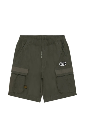 AAPE BY *A BATHING APE® logo-patch cargo shorts - Green