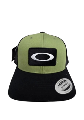 Oakley logo-patch mesh-panel trucker hat - Black