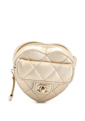 CHANEL Pre-Owned CC in Love Heart Arm Zip Coin Purse Quilted Lambskin pouch - Gold