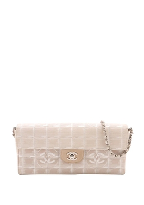 CHANEL Pre-Owned 2000-2002 New Travel Line Nylon East West Flap shoulder bag - Neutrals