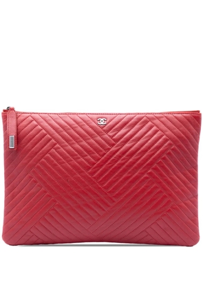 CHANEL Pre-Owned 2015-2016 Large Diagonal Quilted Lambskin O Case clutch bag - Red