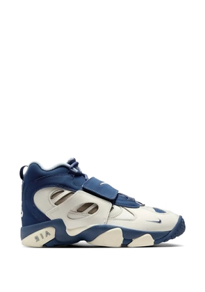Nike Air Diamond Turf 2 touch-strap sneakers - Neutrals