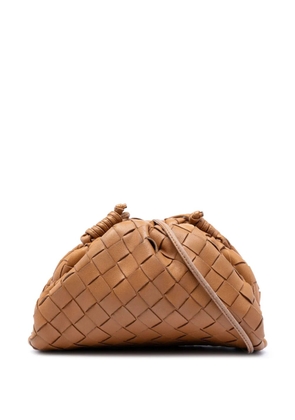 Bottega Veneta Pre-Owned 2012-2026 Nappa Intrecciato The Mini Pouch crossbody bag - Brown