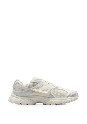 Nike V5 RNR mesh-panel sneakers - White