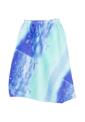 Pleats Please Issey Miyake pleated abstract-print midi skirt - Blue