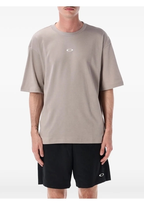 Oakley Enhance QDC graphic-print T-shirt - Brown