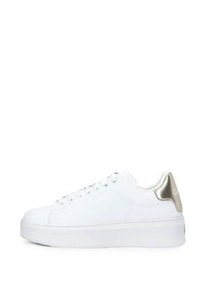 Gaelle logo-plaque sneakers - White