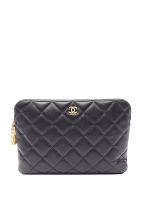 CHANEL Pre-Owned 2021s Matelassé Caviar clutch bag - Black