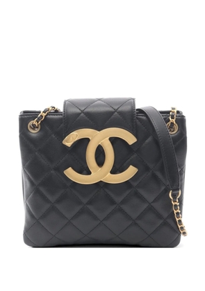 CHANEL Pre-Owned 2021s Matelassé-quilted mini shoulder bag - Black