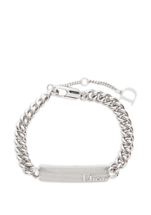 Christian Dior Pre-Owned 2020s Guilloché logo-plate bracelet - Silver