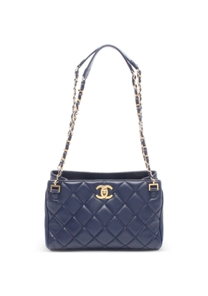 CHANEL Pre-Owned 2012-2013 matelassé chain shoulder bag - Blue
