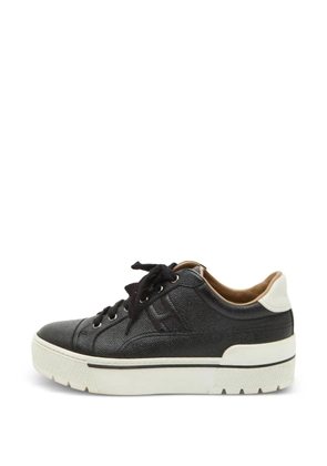 Hermès Pre-Owned Voltage grained leather sneakers - Black