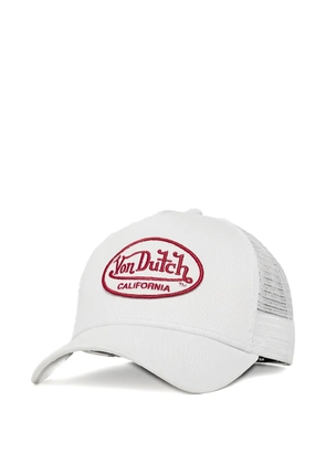 Von Dutch logo-patch mesh-panel trucker hat - White