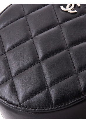 CHANEL Pre-Owned Round Clutch with Chain Quilted Lambskin Mini crossbody bag - Black