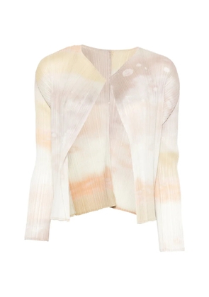 Pleats Please Issey Miyake pleated abstract-print jacket - Neutrals