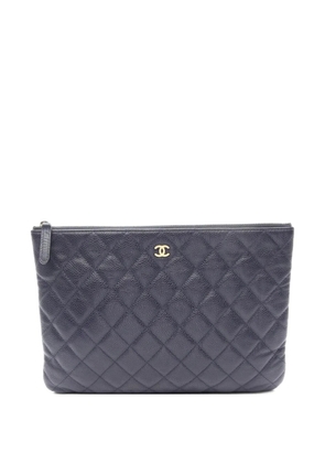CHANEL Pre-Owned 2015-2016 Matelasse caviar skin clutch bag - Blue
