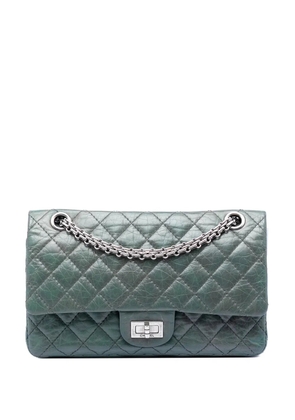 CHANEL Pre-Owned 2005-2006 Quilted Aged Calfskin Reissue 2.55 Double Flap 225 shoulder bag - Green