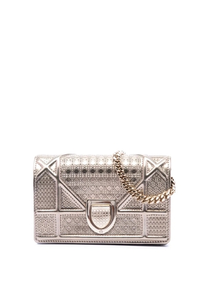 Christian Dior Pre-Owned 2016 Metallic Patent Microcannage Diorama Wallet on Chain crossbody bag - Gold