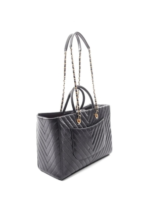 CHANEL Pre-Owned 2017-2018 V-stitch leather tote bag - Black