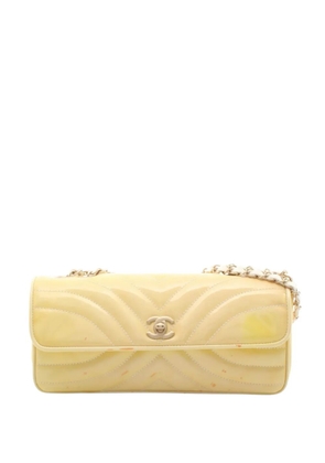 CHANEL Pre-Owned 2003-2004 quilted shoulder bag - Yellow