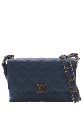 CHANEL Pre-Owned 2021-2026 Medium Quilted Calfskin 19 Flap crossbody bag - Blue