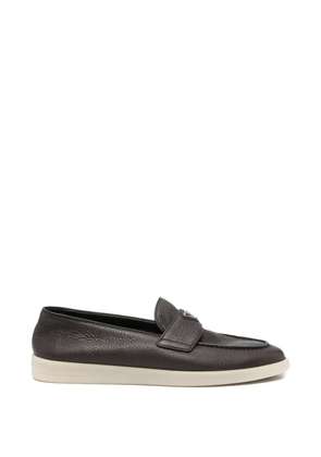 Prada logo-plaque grained leather loafers - Brown