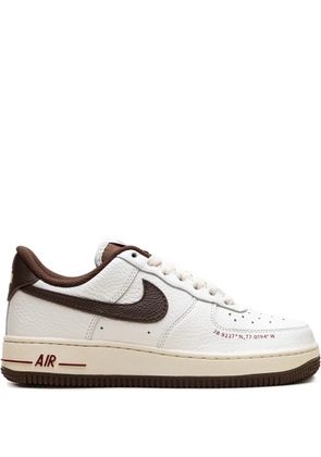 Nike Air Force 1 Low 'Howard University - Sail/Bison/Dragon Red' sneakers - White