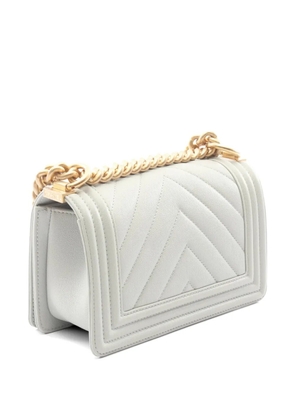 CHANEL Pre-Owned 2021 Boy Chanel chevron-quilted shoulder bag - Grey