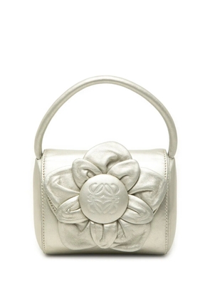 Loewe Pre-Owned 1990-2000 Metallic Leather Anagram Flower handbag - Silver
