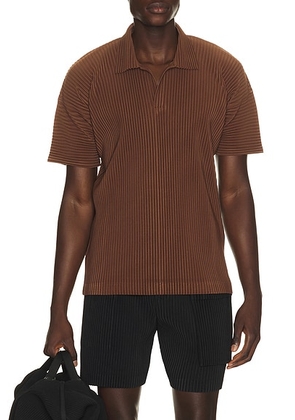 Homme Plisse Issey Miyake Color Pleats 2 Polo Shirt in Anchor Brown - Brown. Size 2 (also in 3, 4).