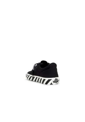 OFF-WHITE Vulcanized Undercut Sneaker in Black. Size 41. Also in 42, 43, 46.