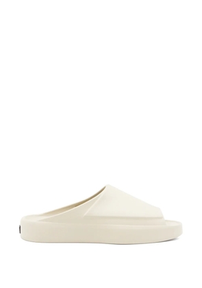 FEAR OF GOD ESSENTIALS logo-patch slip-on slippers - Neutrals