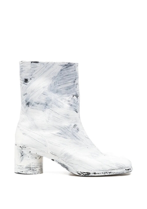 Maison Martin Margiela Pre-Owned Tabi paint-effect ankle boots - White