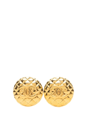 CHANEL Pre-Owned 1980-1990 CC Quilted Gold Plated Round Clip On Earrings costume earrings
