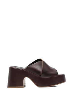 curiositè Maverik crossover-strap sandals - Brown