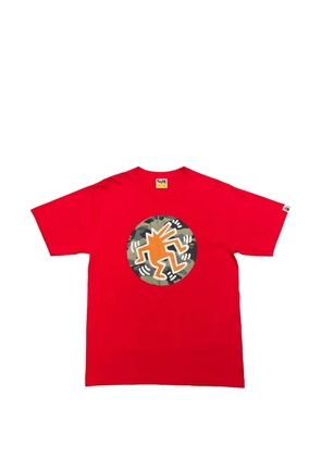 A BATHING APE® Keith Haring graphic-print T-shirt - Red
