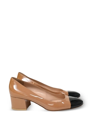 Gianvito Rossi Cap toe pumps - Neutrals