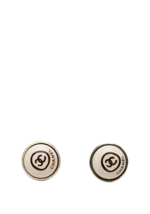 CHANEL Pre-Owned 2000 CC Brass Enamel Round Push Back Earrings costume earrings - Silver
