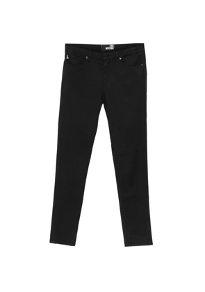 Love Moschino logo-patch slim-fit jeans - Black