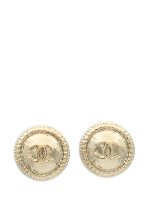 CHANEL Pre-Owned CC logo-embossed earrings - Gold